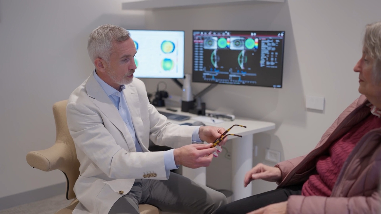 Retinal imaging on screen during a consultation at Blink